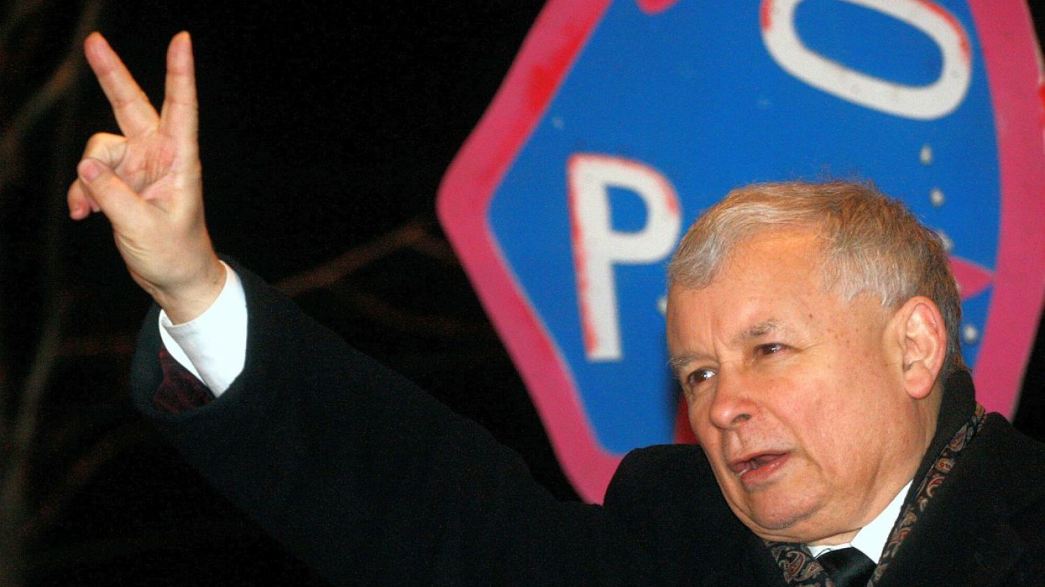 Jarosław Kaczyński kiedyś walczył ze stadionowym chuligaństwem. Dziś je usprawiedliwia Jarosław Kaczyński kiedyś walczył ze stadionowym chuligaństwem. Dziś je usprawiedliwia
