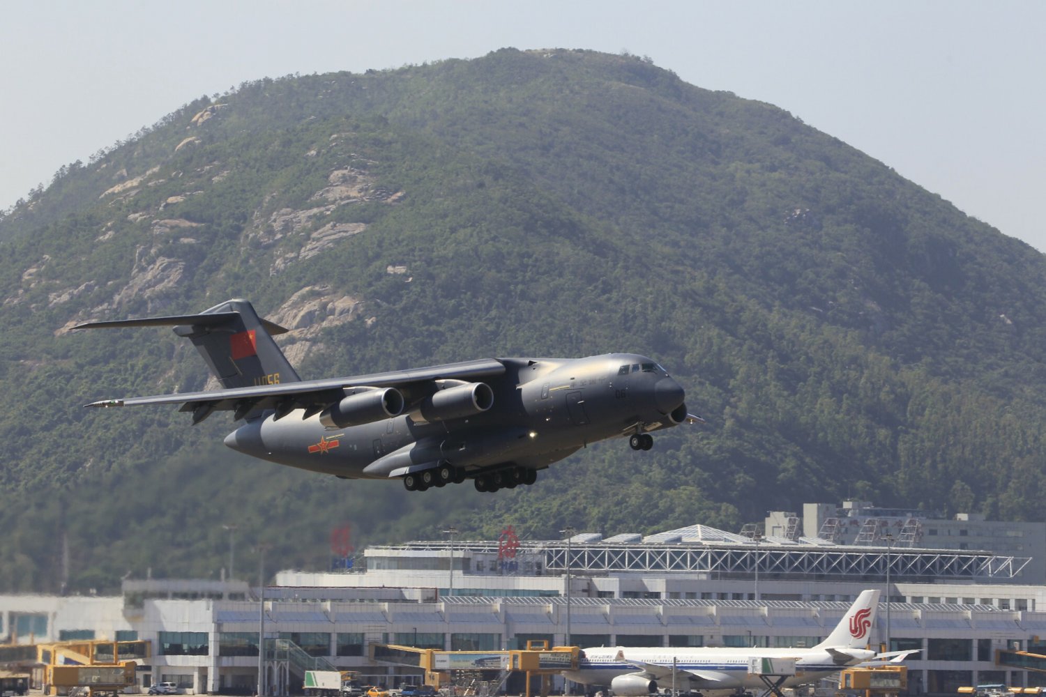 Chiny miały dostarczyć Serbii broń.