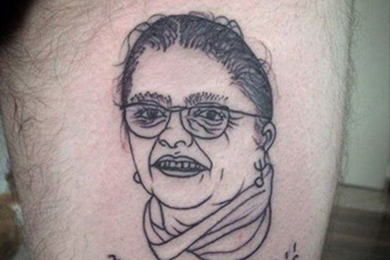 Posłanka Krystyna Pawłowicz uważa, że jej wizerunek na nodze Przemka ze Słupsk jest... niezbyt udany. Nie mniej pozdrowiła serdecznie jego właściciela tatuażu.