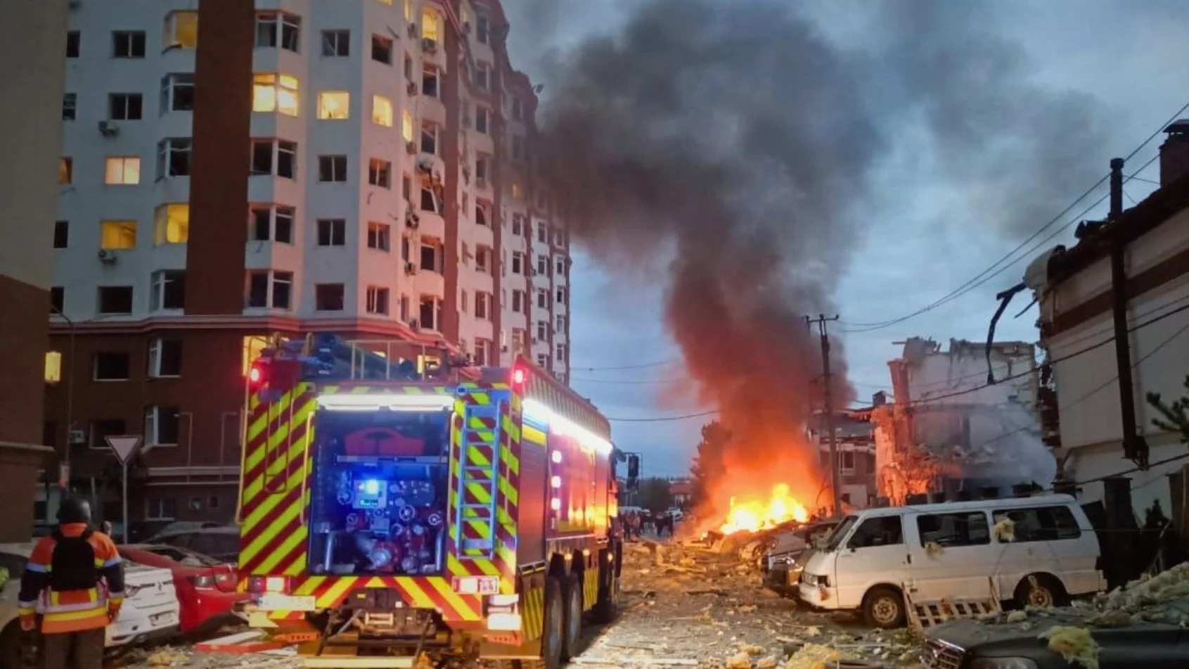 Atak rakietowy na Kijów. Pocisk uszkodził budynek polskiej ambasady