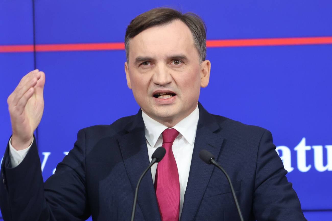 Polacy nie chcą reform Ziobry. To może zablokować pieniądze z UE