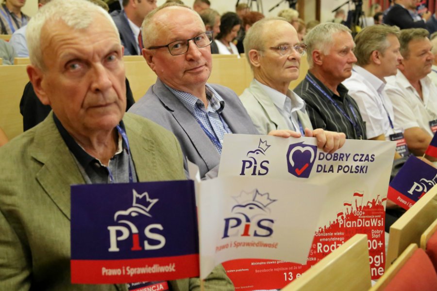 Na zdjęciu konwencja PiS w Białymstoku. Na Podlasiu na PiS chce głosować ponad 57 proc. wyborców. Rekordowe jest jednak Podkarpacie - 67 proc. poparcia.