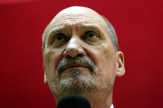 Antoni Macierewicz triumfuje.