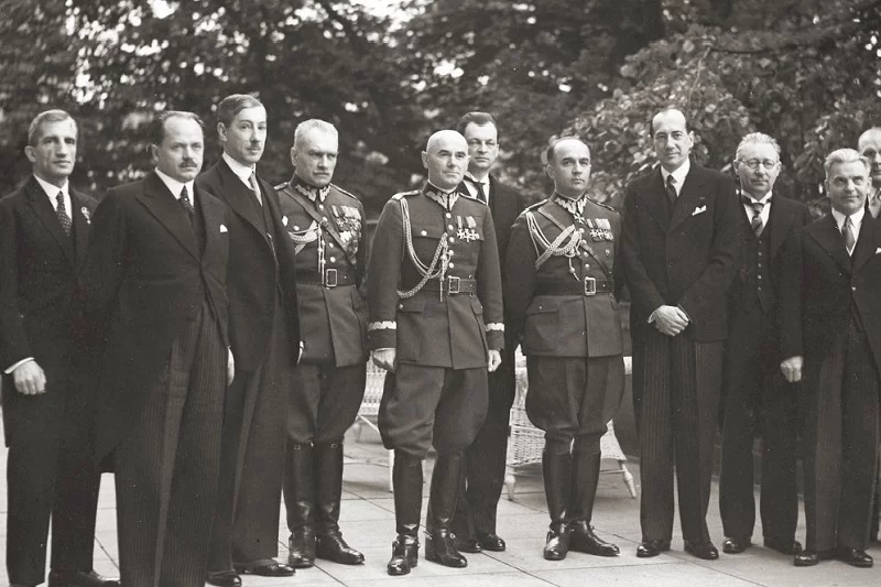 Razem z rządem Felicjana Sławoja Składkowskiego w dniu jego zaprzysiężenia 15 maja 1936 r.