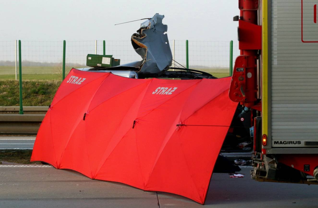 Śmiertelny wypadek na autostradzie A1 w Łódzkiem. Rodzina spłonęła w aucie