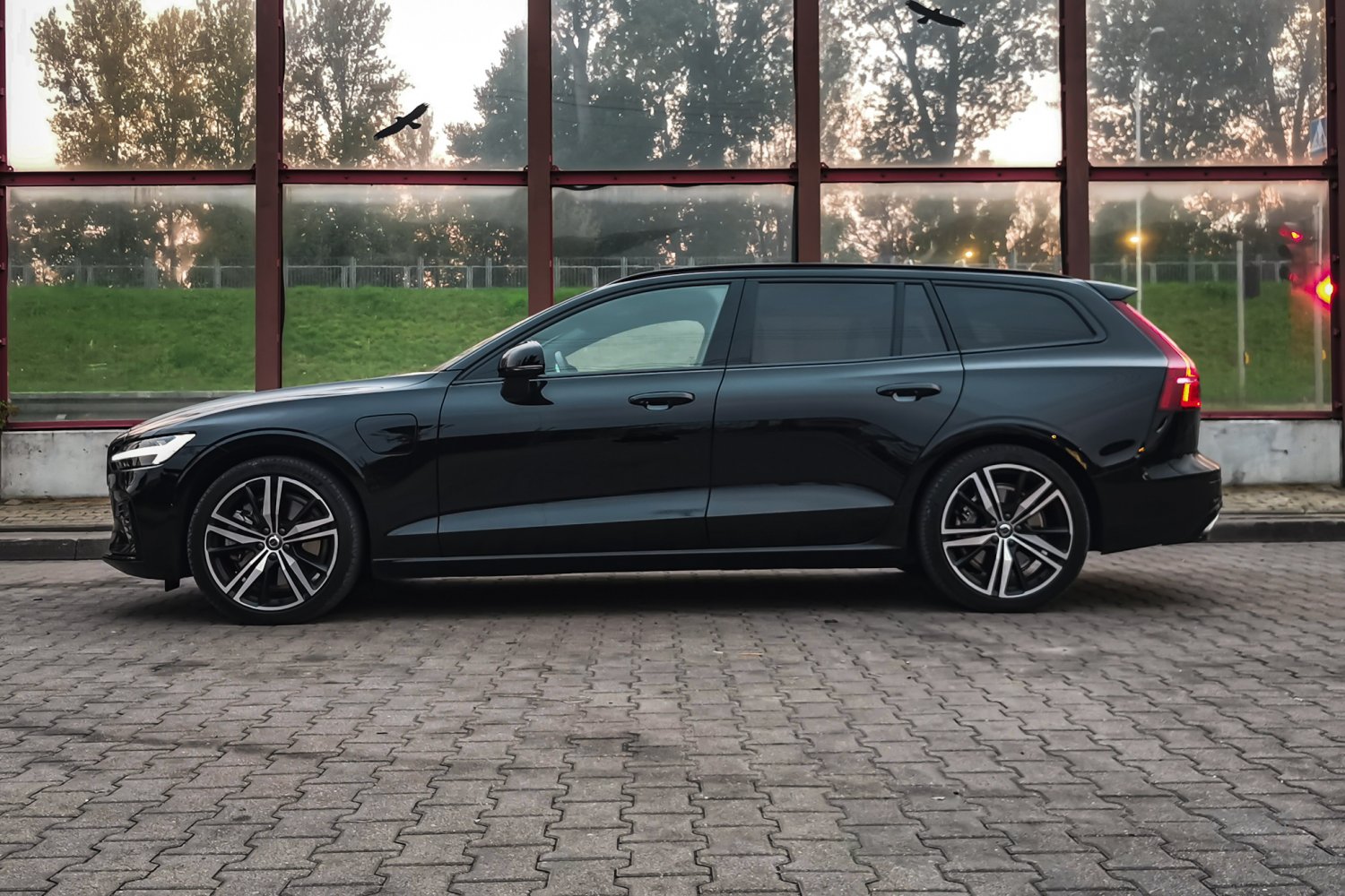 Volvo V60 T8 w elegancko-sportowej stylistyce.