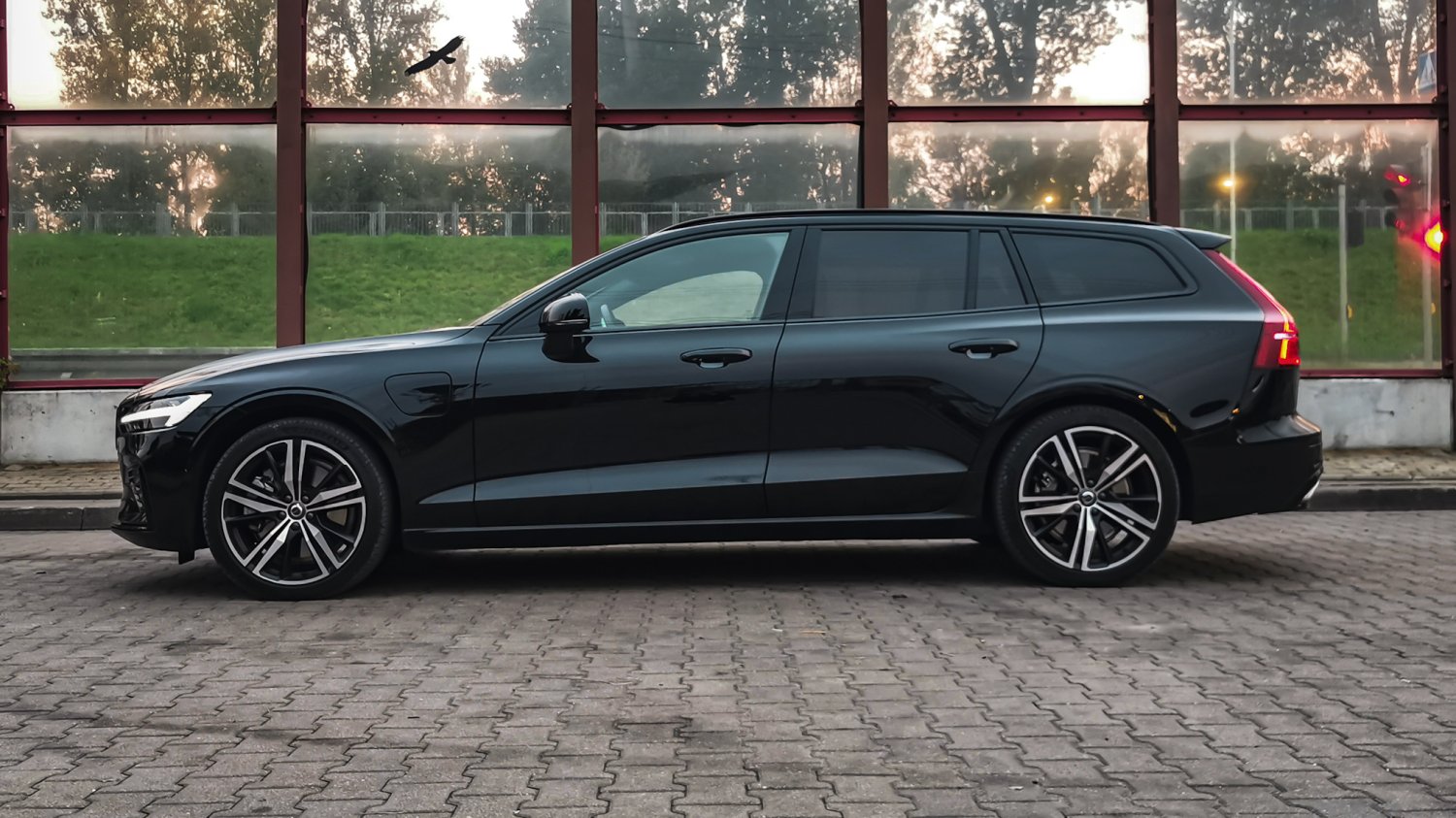 Volvo V60 T8 w elegancko-sportowej stylistyce.