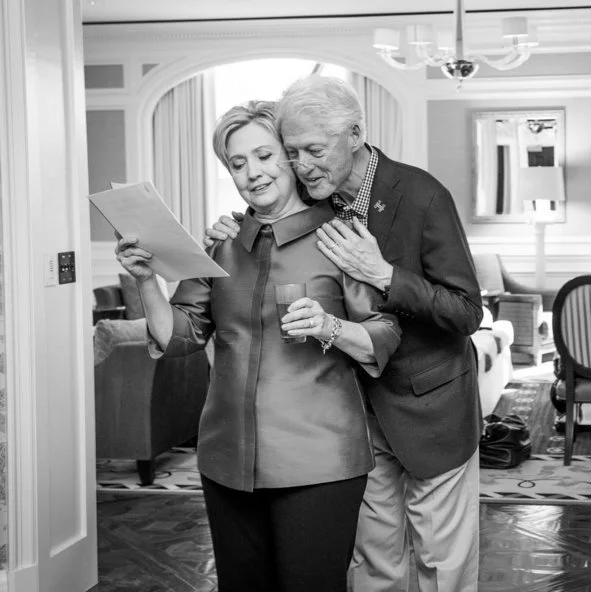 Bill i Hillary Clintonowie przygotowują wystąpienie w Nevadzie w ramach kampanii prezydenckiej 2016