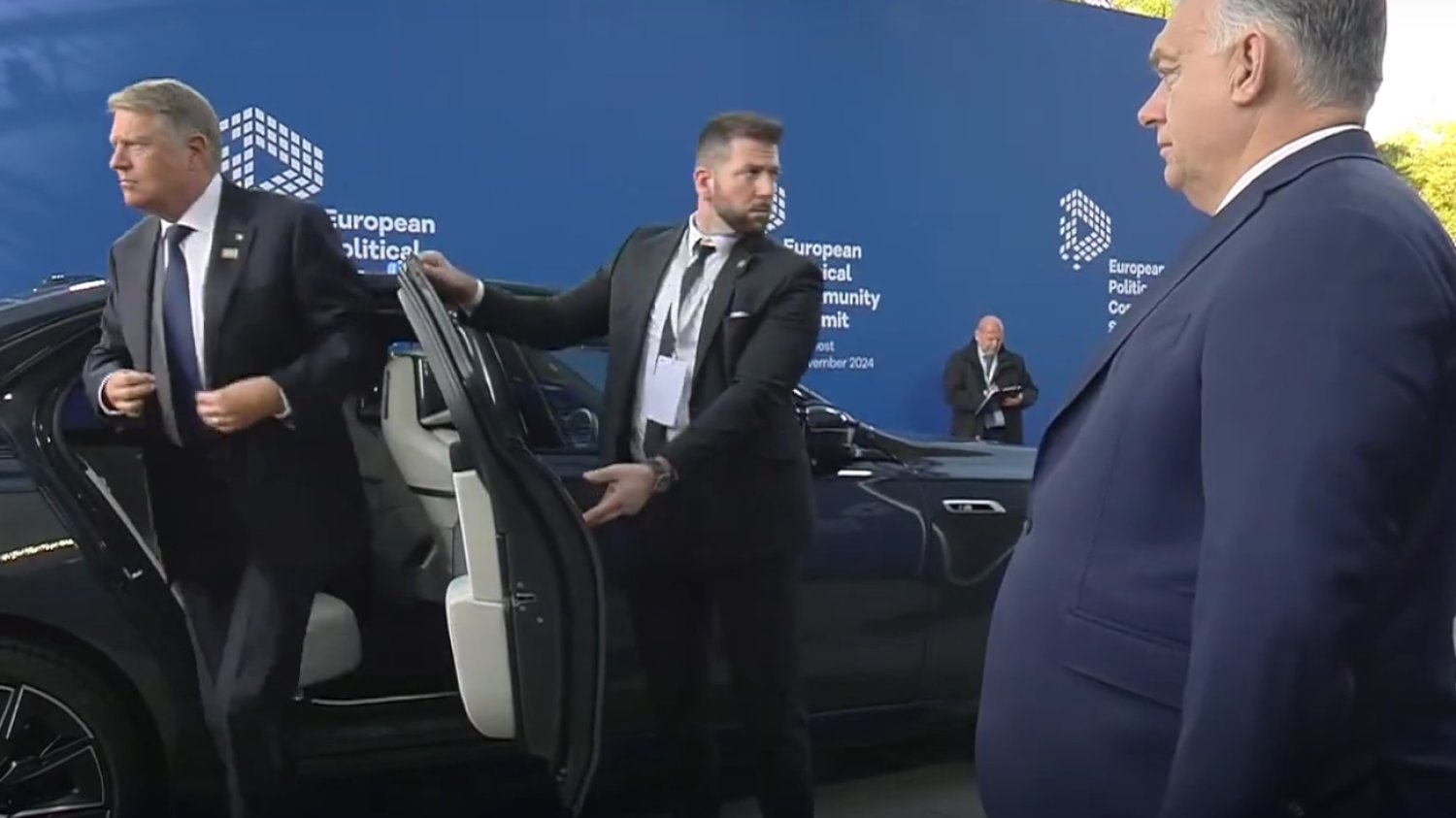 Klaus Iohannis tak powitał Viktora Orbana. Kamery wszystko uchwyciły