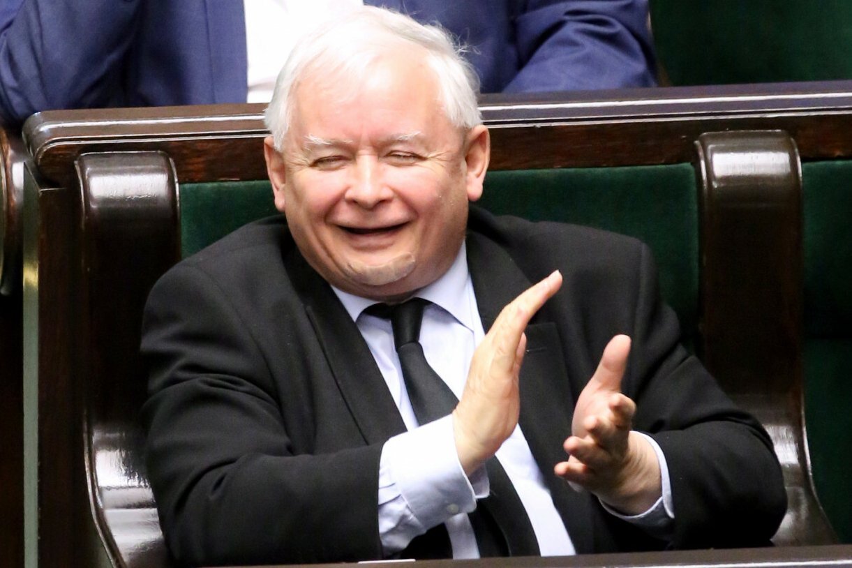 PiS częściowo odrobił straty i zdecydowanie wyprzedza ugrupoania opozycyjne.