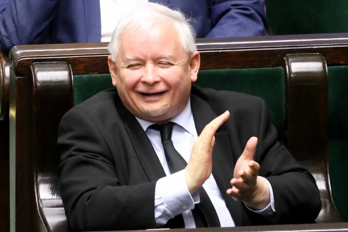 PiS częściowo odrobił straty i zdecydowanie wyprzedza ugrupoania opozycyjne.