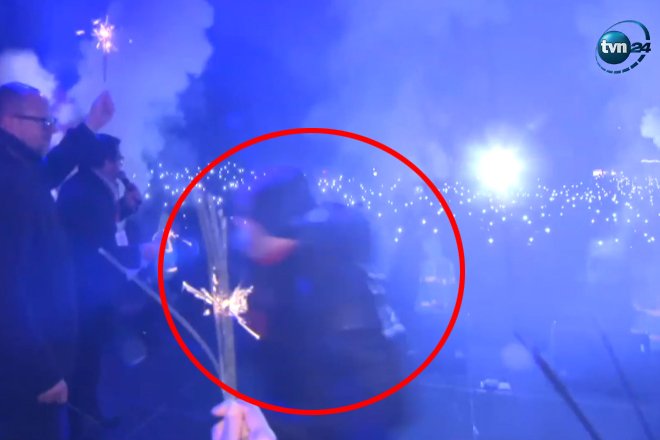 Moment ataku z bardzo bliska uchwyciła kamera TVN24.