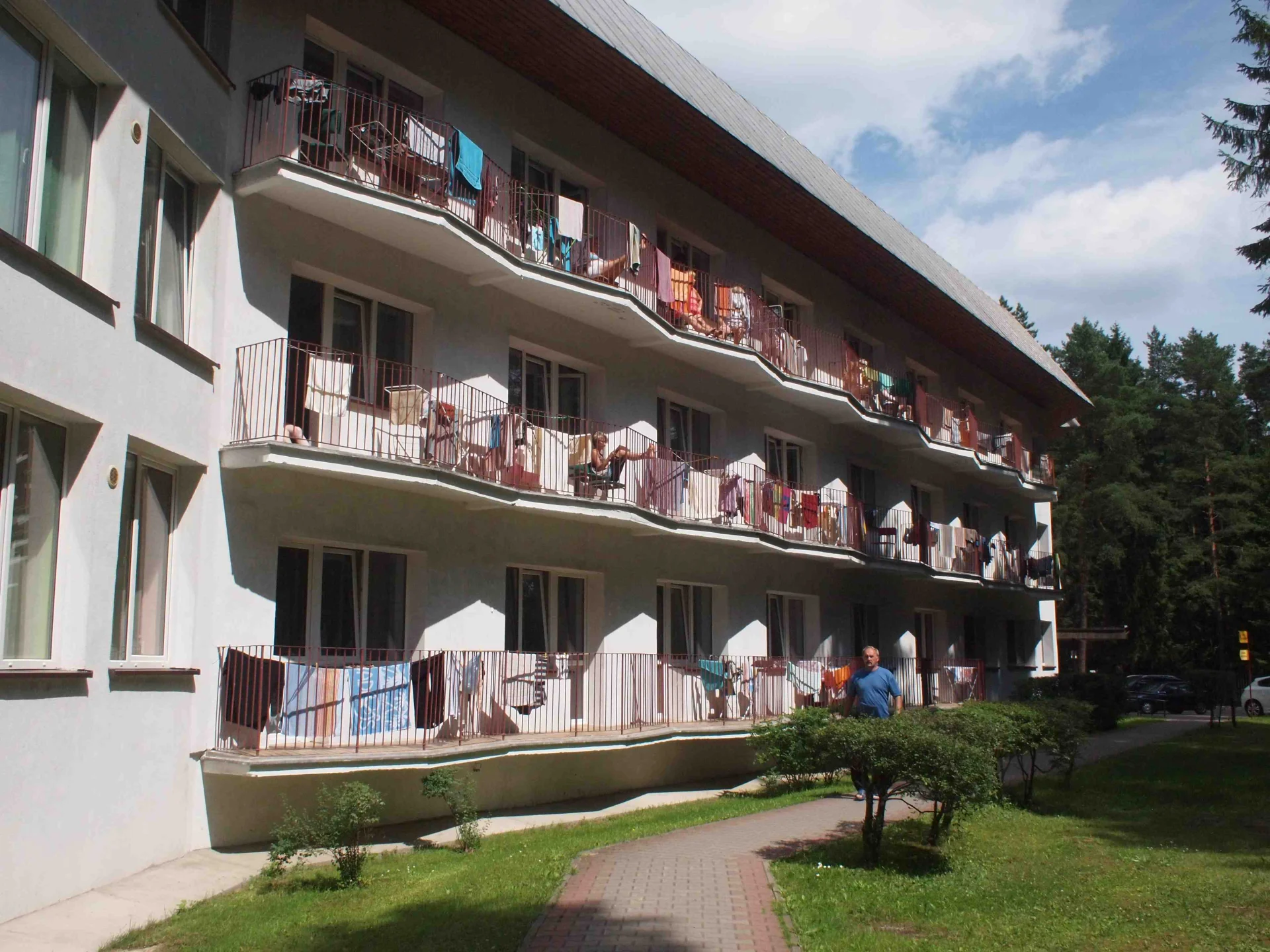 Budynek sanatorium „Wital”. Tu kuracjusze mieszkają i opalają się na słonecznych balkonach.