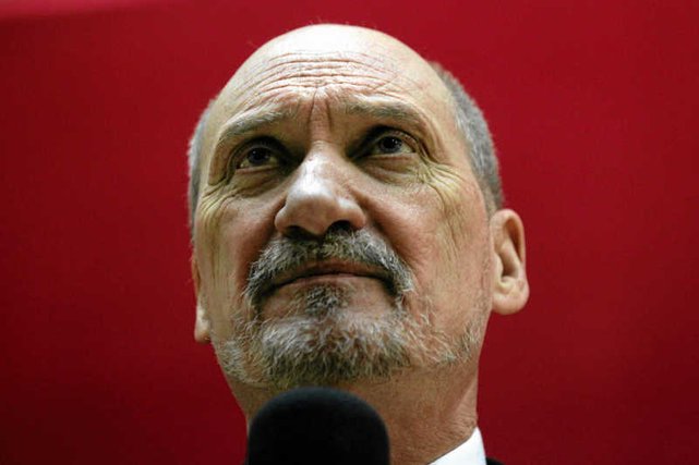 Macierewicz przestawi sensacyjne dowody w 4. rocznicę tragedii w Smoleńsku