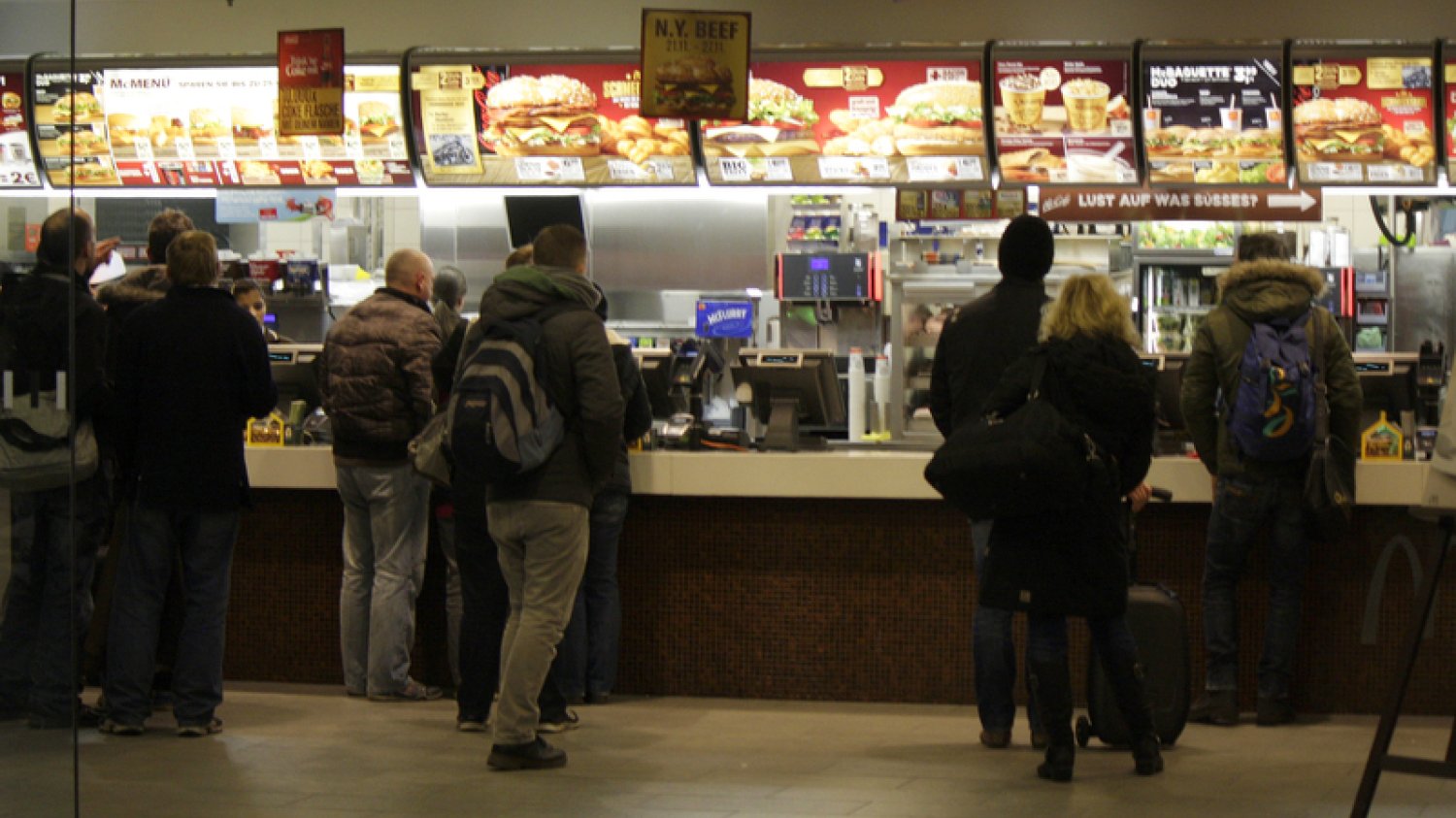 "Mówiłam że hamburger jest za słony, aby dostać drugiego". Nieuczciwi klienci zatruwają życie sprzedawców