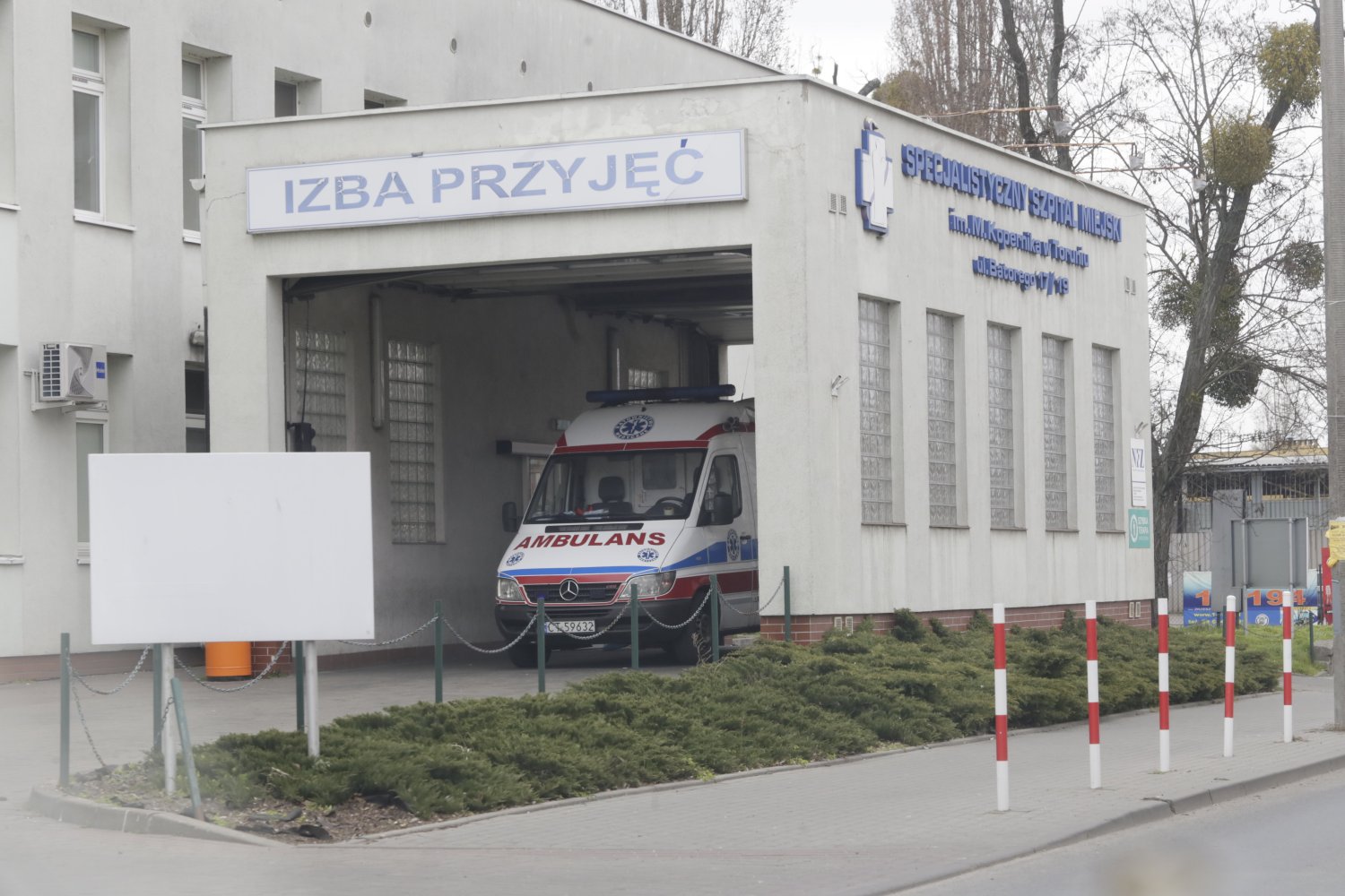 Ekipa z "Wolni My" wtargnęła do szpitala w Toruniu. Przyszli na kontrolę.