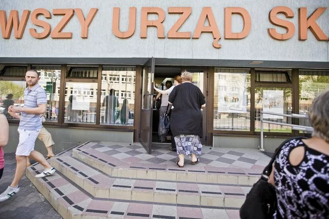Gdyby wprowadzić wyższą kwotę wolną od podatku ubodzy Polacy nie musieliby płacić absurdalnego podatku dochodowego