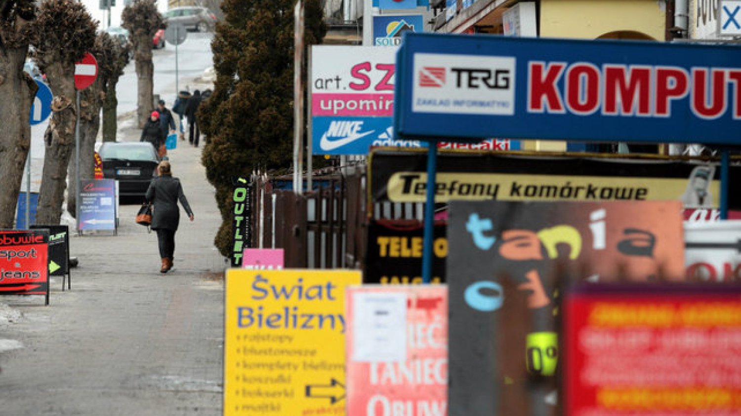 Natarczywa reklama to poważny problem polskich miast.