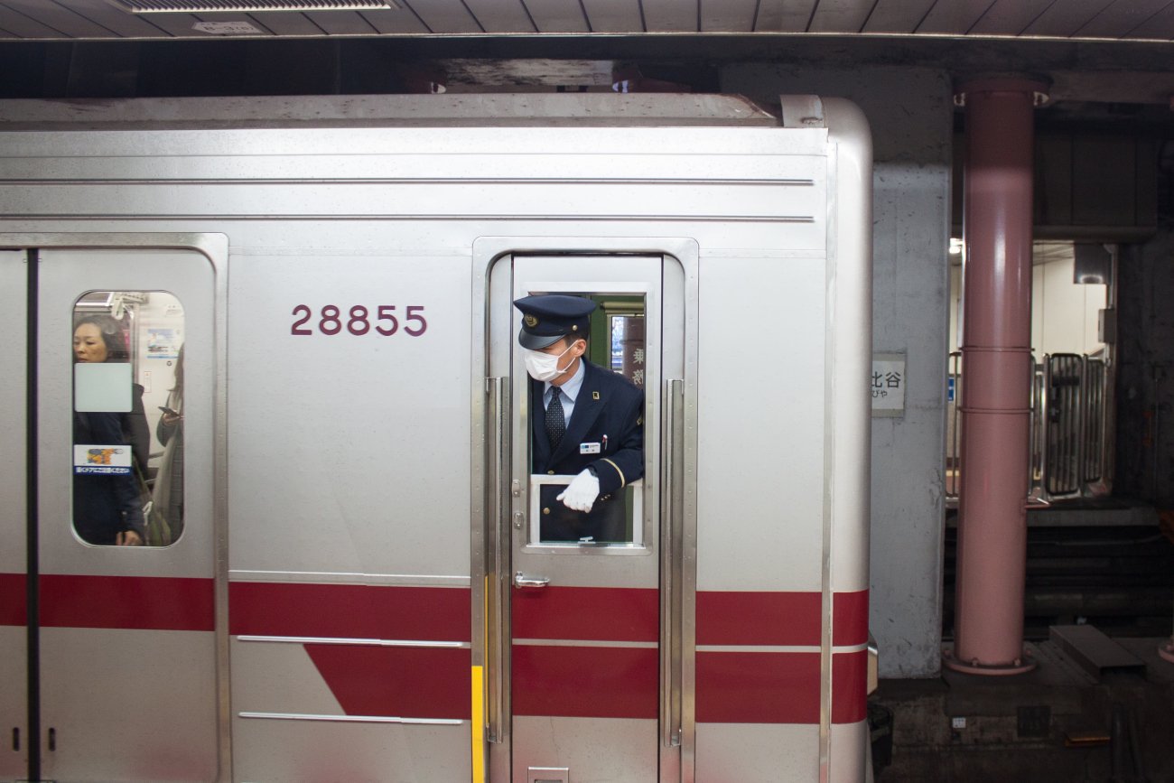 Atak nożownika w pociągu w Tokio. Co najmniej 10 osób rannych