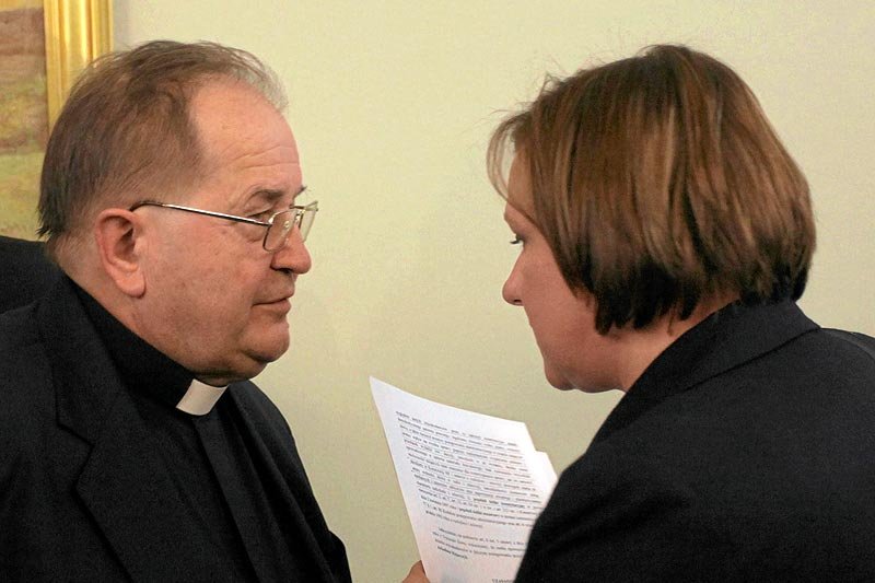 O. Tadeusz Rydzyk i posłanka Beata Kempa w Sejmie.