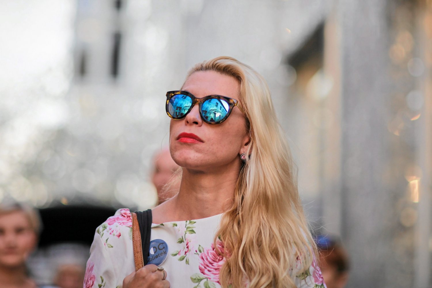 Katarzyna Bonda jest autorką poczytnej serii książek kryminalnych. Nie może jednak znaleźć scenarzysty, który przerobiłby "Cztery żywioły"