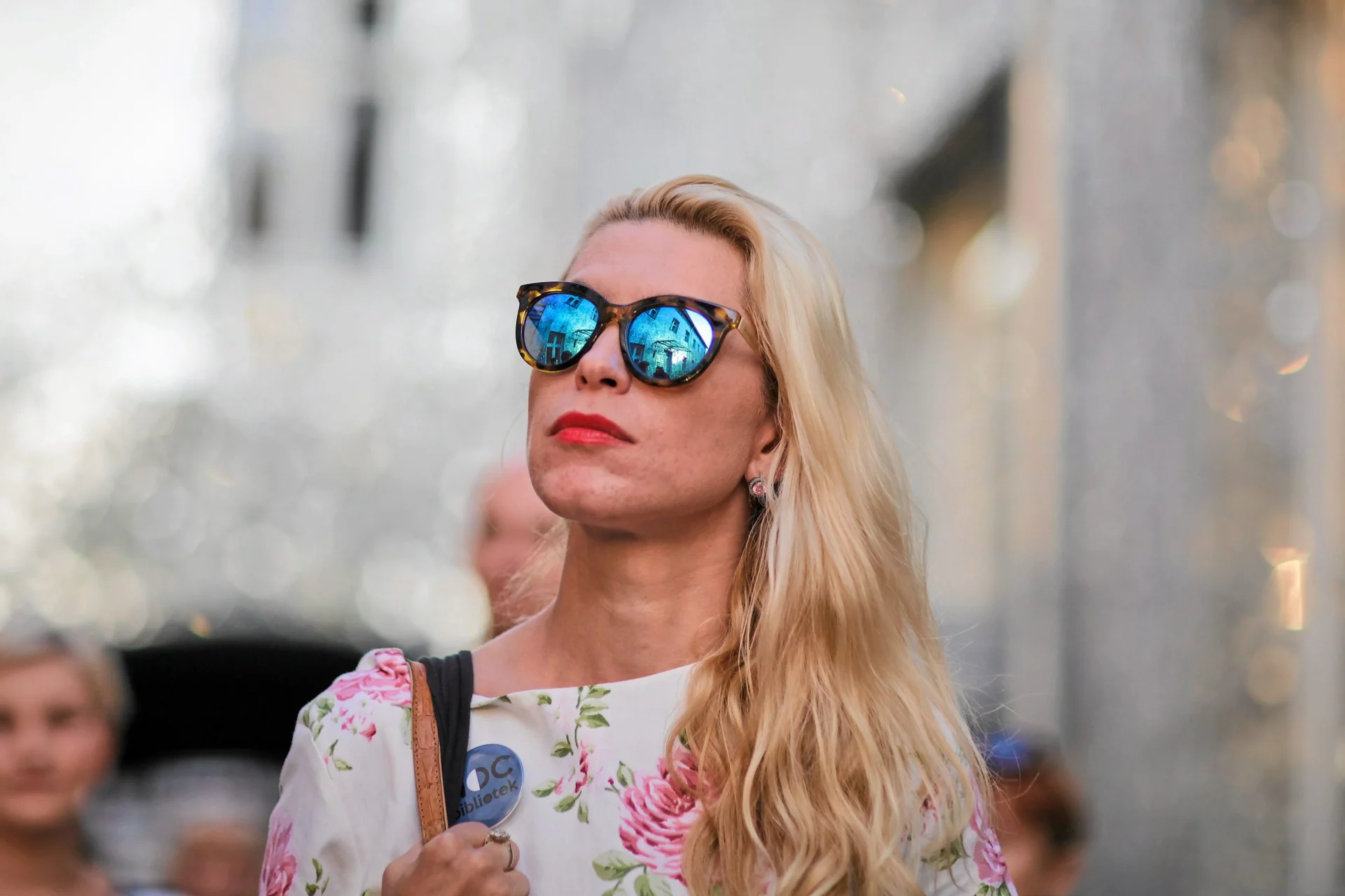 Katarzyna Bonda jest autorką poczytnej serii książek kryminalnych. Nie może jednak znaleźć scenarzysty, który przerobiłby "Cztery żywioły"
