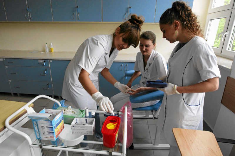 Pielęgniarki będą wypisywać recepty od 2016 roku, ale nie przejdą w tym celu żadnych szkoleń
