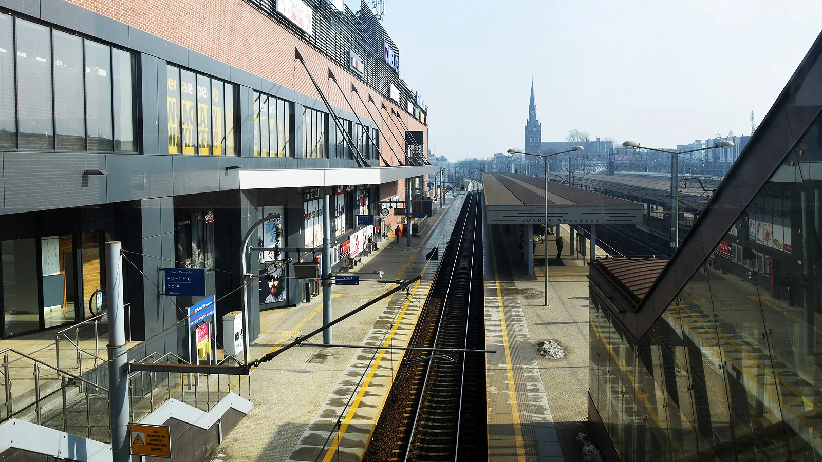 Galeria Metropolia położona jest tuż obok torów trójmiejskiej SKM.