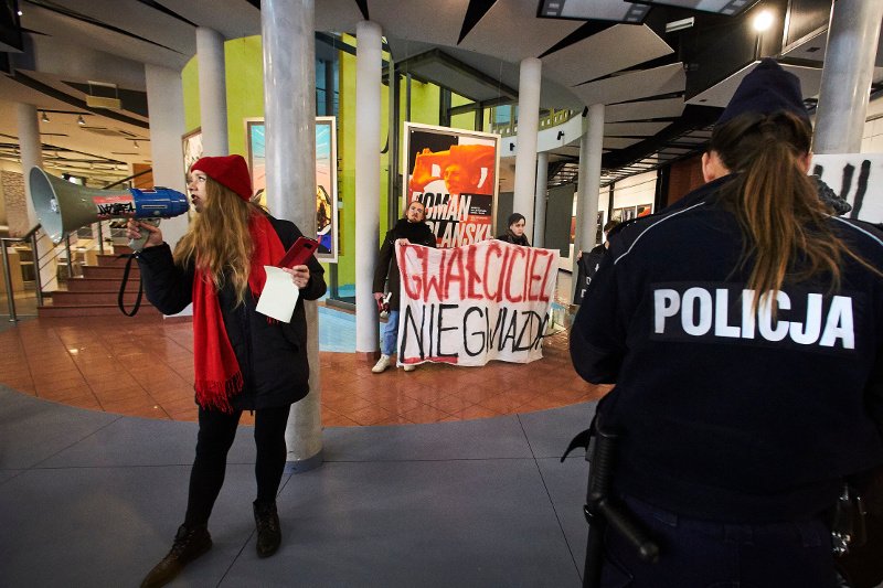 Protest lewicowych aktywistów przeciwko wizycie Romana Polańskiego w Łódzkiej Szkole Filmowej. 30 listopada doszło do przepychanek ze studentami i profesorami, interweniowała policja.