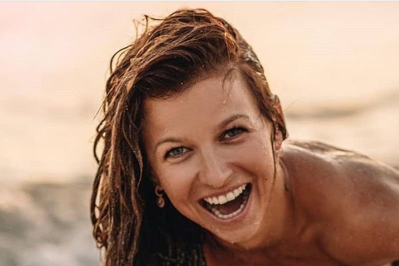 Anna Lewandowska pokazała śmiałe zdjęcie w kuszącej pozie na plaży niedługo po wyjściu z wody.