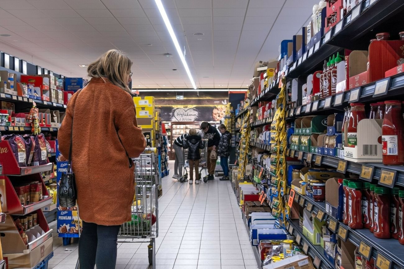 Zakupy w niedzielą handlową 22 grudnia. Biedronka przygotowała korzystne promocje nie tylko na masło.