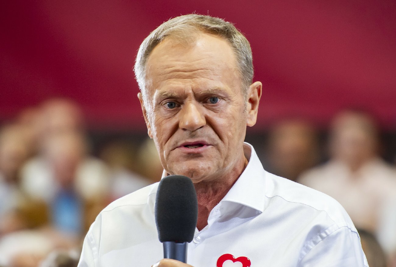 Zagroził Donaldowi Tuskowi zamachem. Posłom KO piszą o podłożeniu bomb.