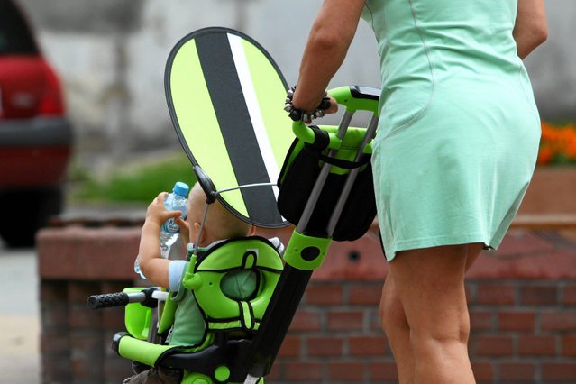 ZUS wskazał palcem młodą pracownicę w firmie komputerowej. stwierdzając, że 8 tys. złotych na rękę do dla niej zbyt dużo. Wszystko po to aby obniżyć jej zasiłek macierzyński.