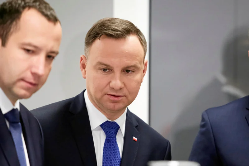 PiS wywiera coraz większą presję na Andrzeju Dudzie. Nawet za pomocą plotek.