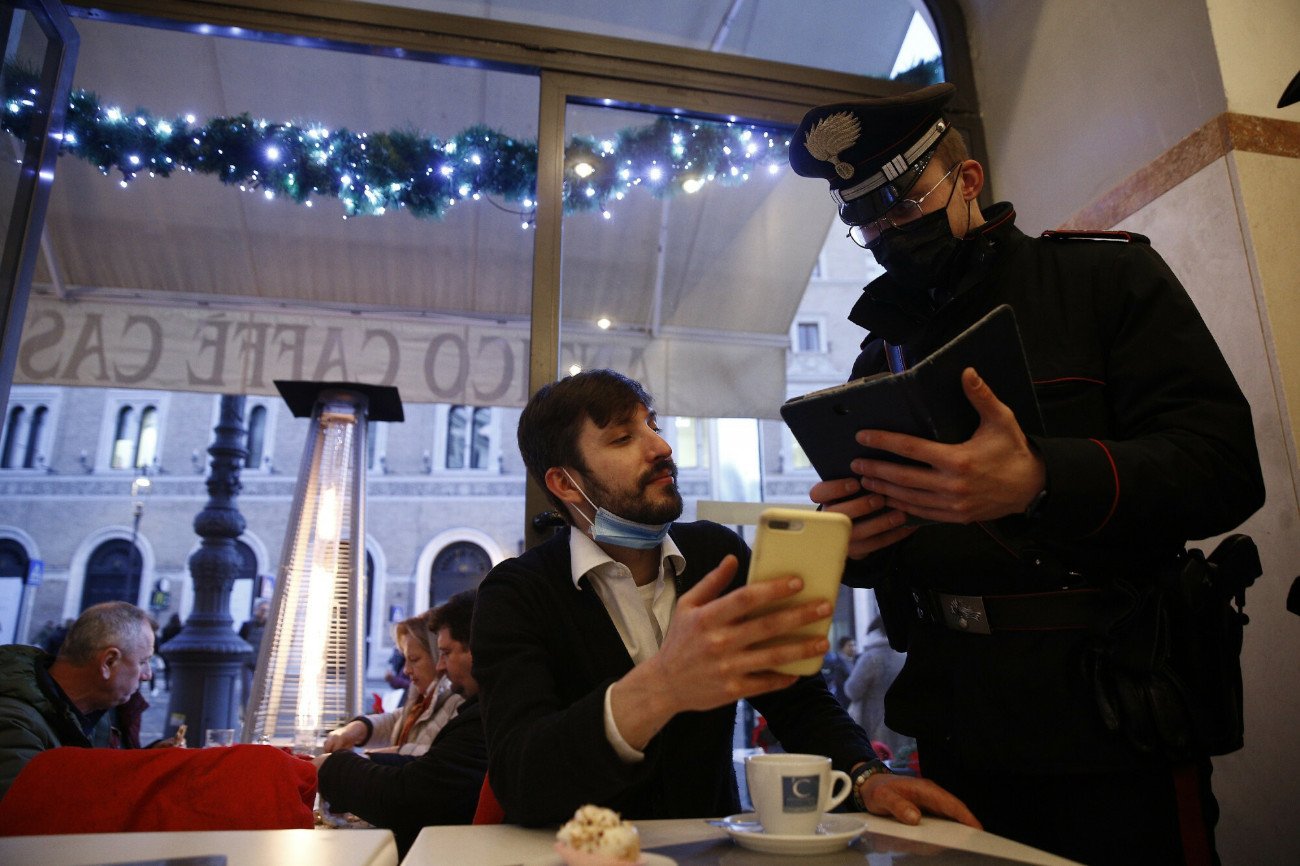 Włochy zniosą część obostrzeń covidowych.