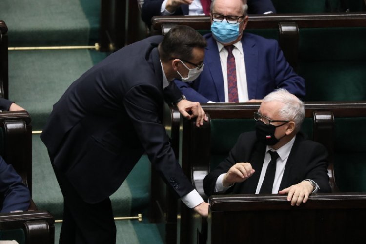 Relacje Kaczyńskiego i Morawieckiego są podobno dobre. Plan Kaczyńskiego. Morawiecki miał odejść w marcu.