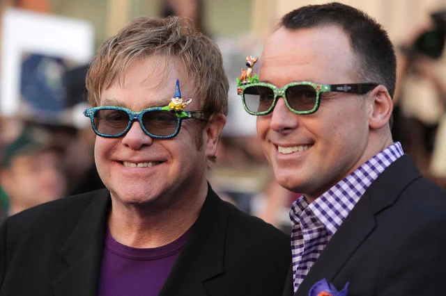 Znany muzyk chce porozmawiać z prezydentem Rosji o prawach homoseksualistów. Na zdjęciu Elton John z mężem.