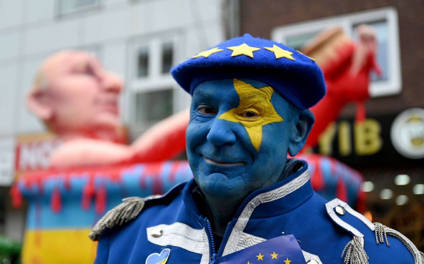 Mocny przekaz z Niemiec. Putin kąpię się w wannie pełnej krwi