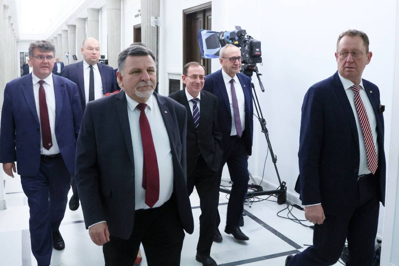 Obrady Sejmu. Co z Wąsikiem i Kamińskim? Nagła zmiana decyzji.