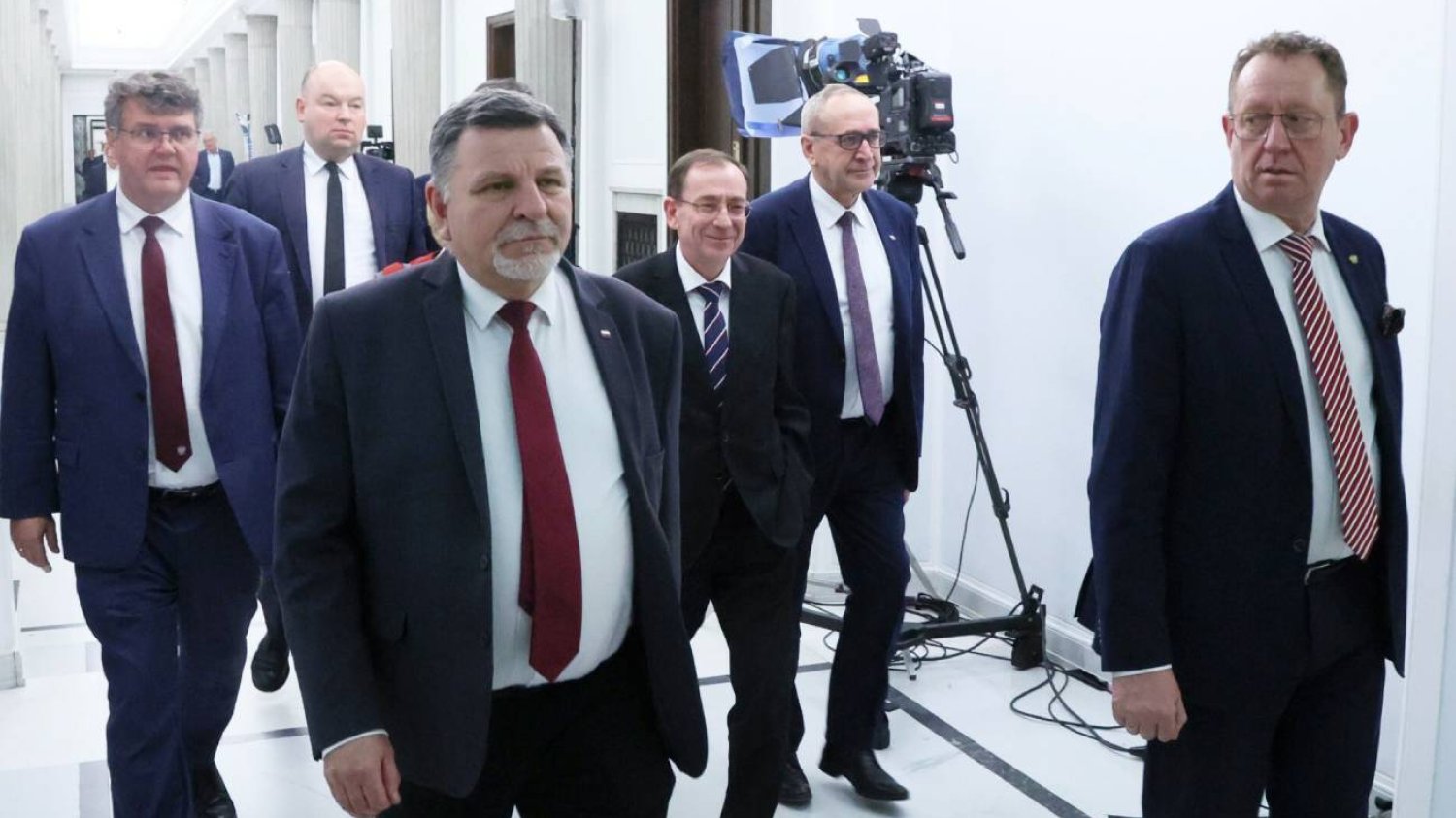 Obrady Sejmu. Co z Wąsikiem i Kamińskim? Nagła zmiana decyzji.