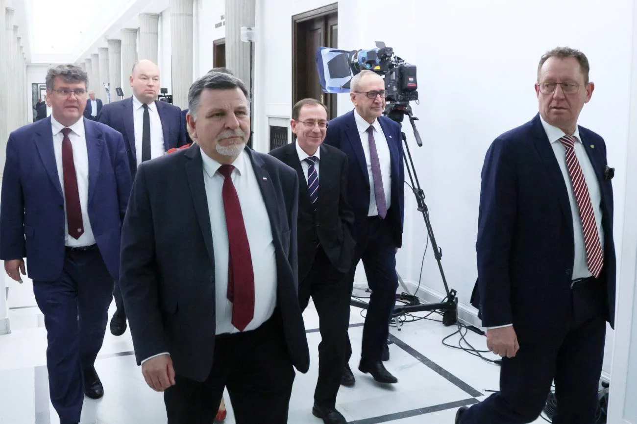 Obrady Sejmu. Co z Wąsikiem i Kamińskim? Nagła zmiana decyzji.