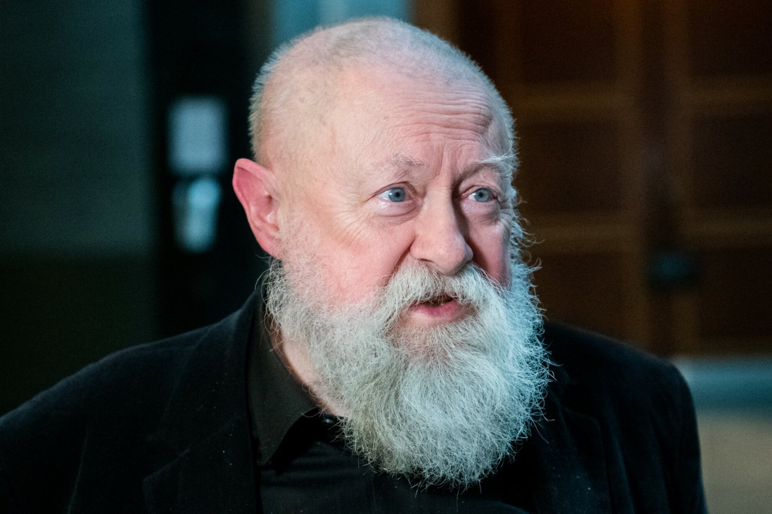 "Sztuczna inteligencja" została Słowem Roku 2023 (na zdjęciu prof. Jerzy Bralczyk, przedstawiciel kapituły konkursu).