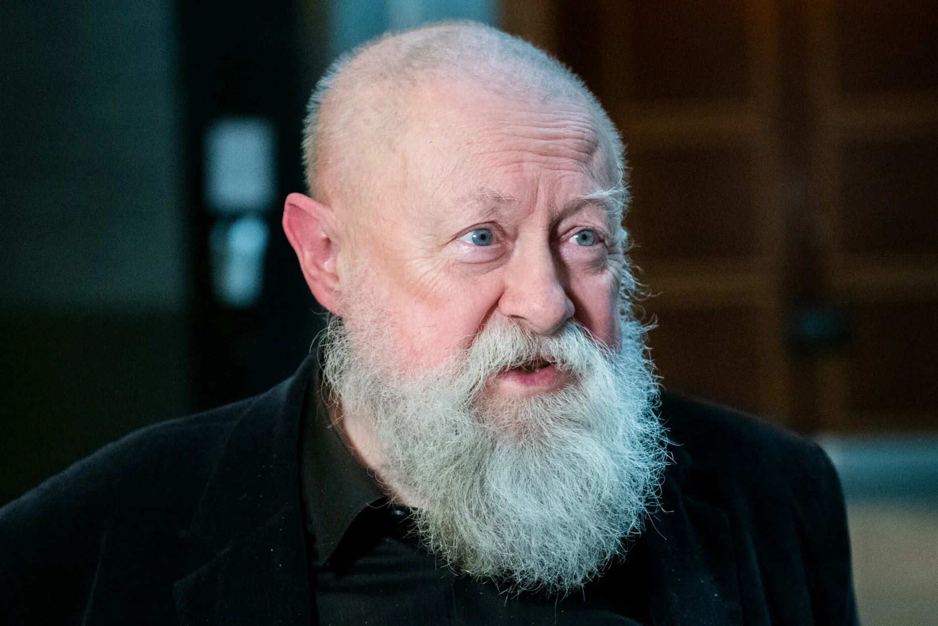 "Sztuczna inteligencja" została Słowem Roku 2023 (na zdjęciu prof. Jerzy Bralczyk, przedstawiciel kapituły konkursu).