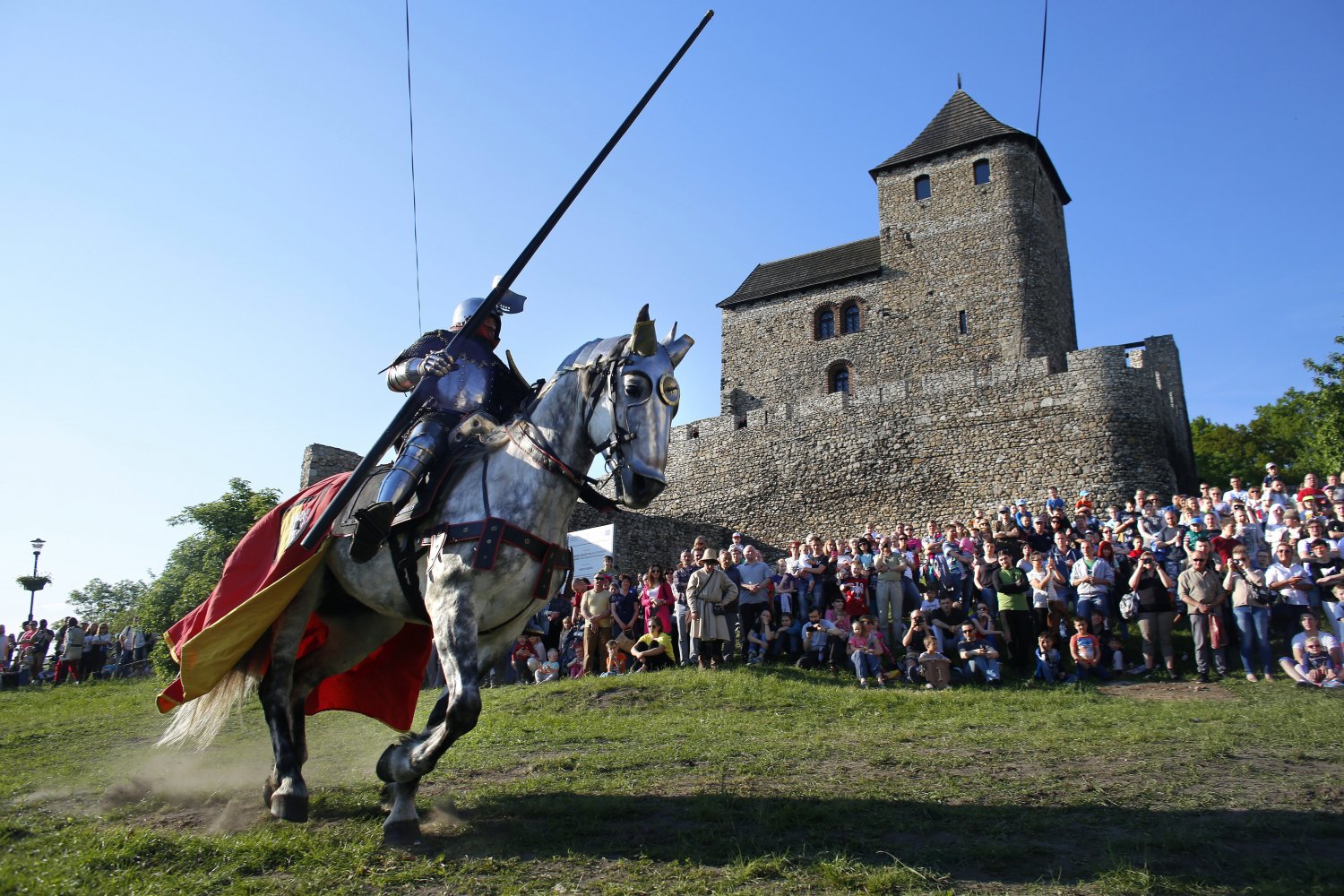 W Polsce jest ponad 400 zamków, niektóre w świetnym stanie. Oferują dla zwiedzających wiele rozrywek. Oto najlepsze do zwiedzania zamki w Polsce