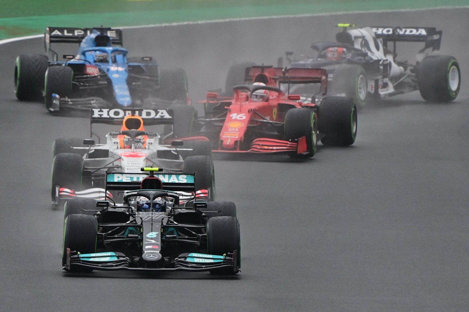 Valtteri Bottas na czele wyścigu o Grand Prix Turcji Formuły 1