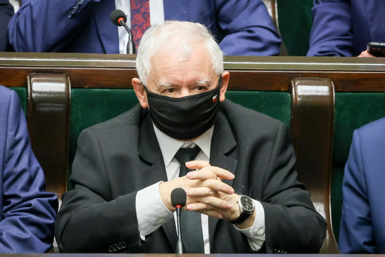 Polacy nie mają złudzeń, czy Jarosław Kaczyński powinien zostać w rządzie.