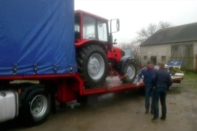 Rolnik spod Mławy stracił ciągnik za drugi sąsiada. Skąd się biorą takie błędy?