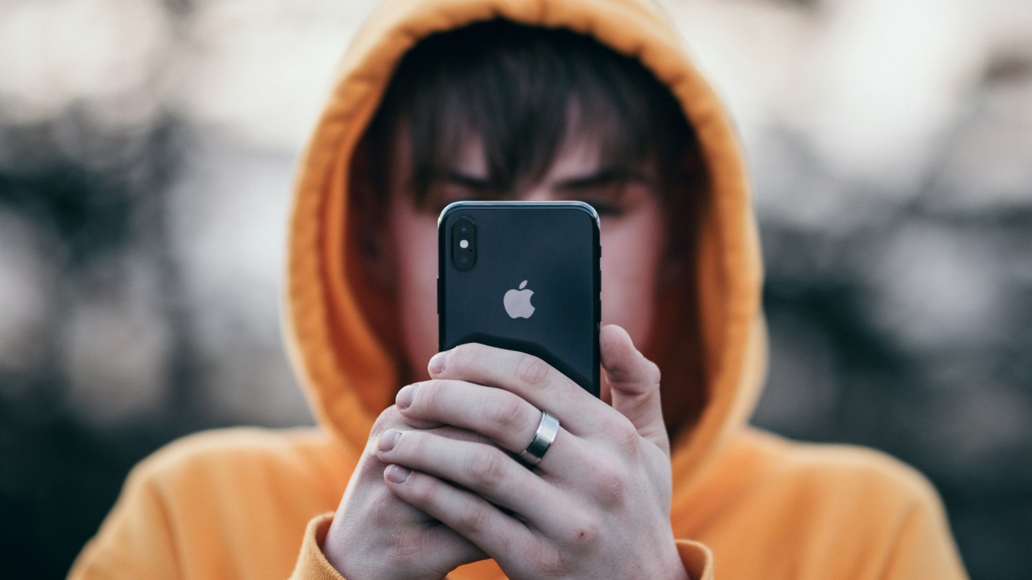 10-letnie dzieci z kontami w social mediach. Pogadajmy o tym, kto na to pozwolił