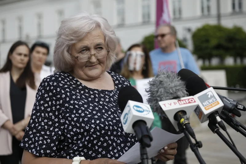 Helena Biedroń odpowiedziała na zaproszenie Andrzeja Dudy na rozmowę do Pałacu Prezydenckiego. Helena Biedroń odpowiedziała na zaproszenie Andrzeja Dudy na rozmowę do Pałacu Prezydenckiego.