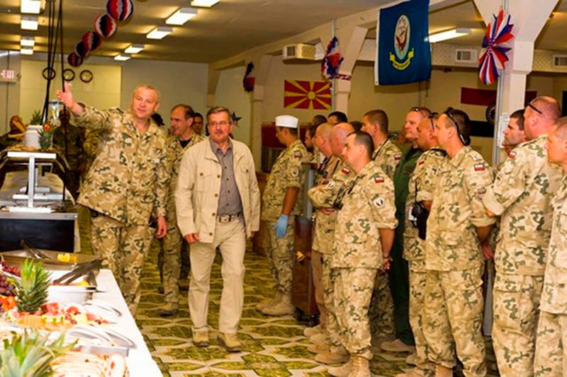 Wizyta Bronisława Komorowskiego w bazie Ghazni w czerwcu 2010 roku